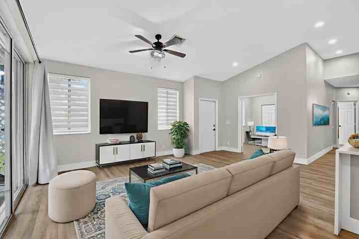 851 Northwest 42nd Place - Photo 7 of 11