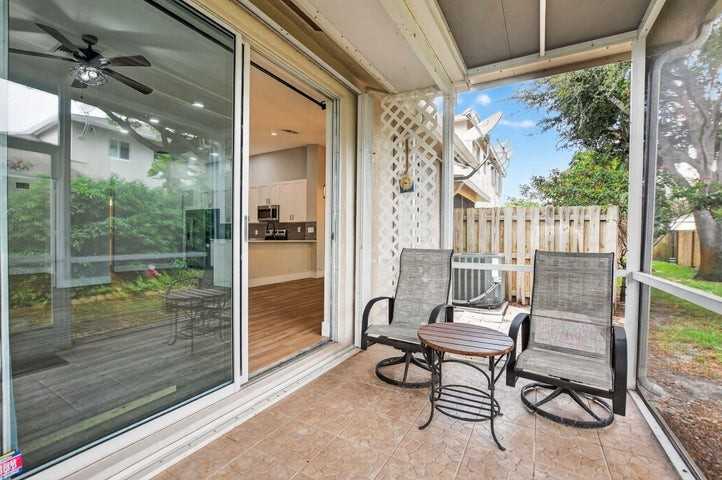 851 Northwest 42nd Place - Photo 3 of 11