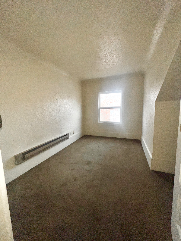 411 W Alder St #7 - Photo 2 of 6