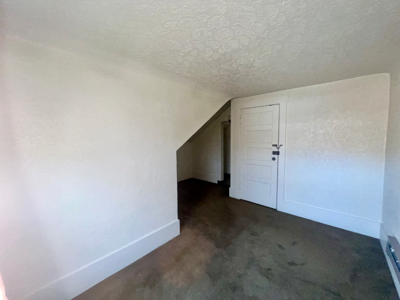 411 W Alder St #7 - Photo 3 of 6