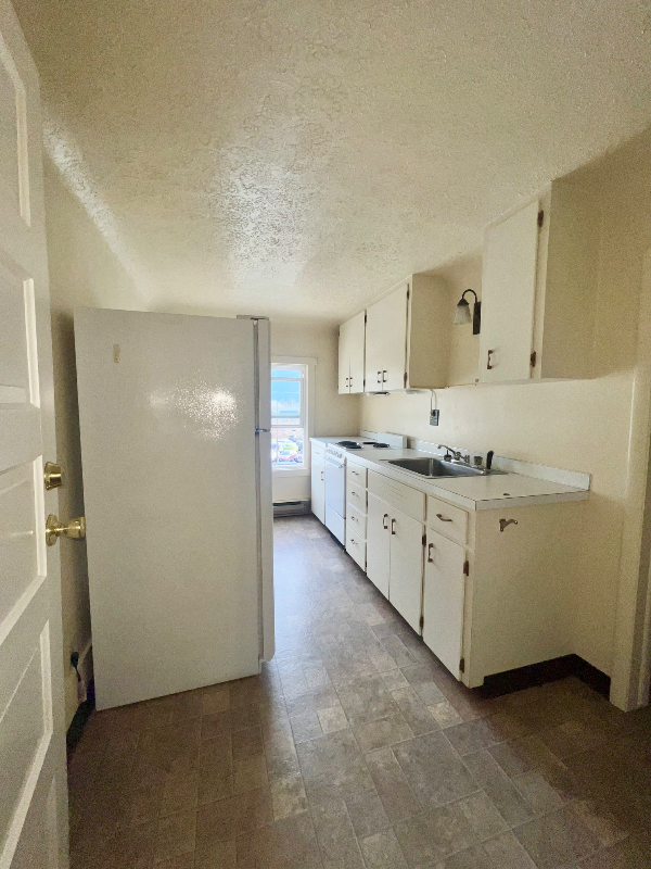 411 W Alder St #7 - Photo 4 of 6