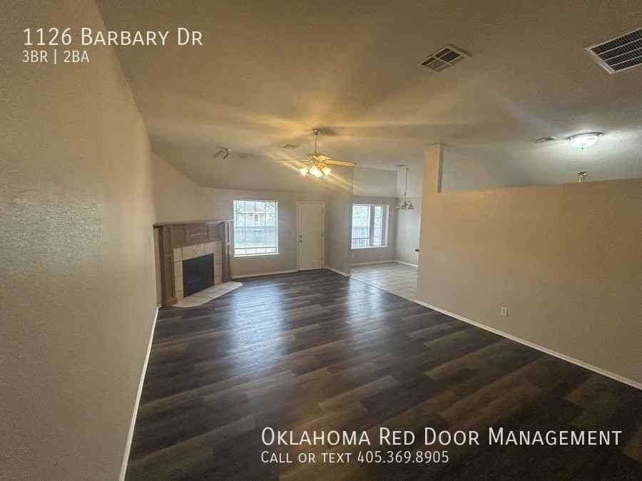 1126 Barbary Dr - Photo 3 of 9