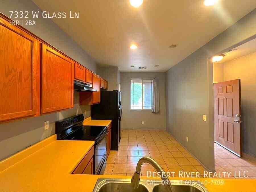 7332 West Glass Lane - Photo 3 of 9