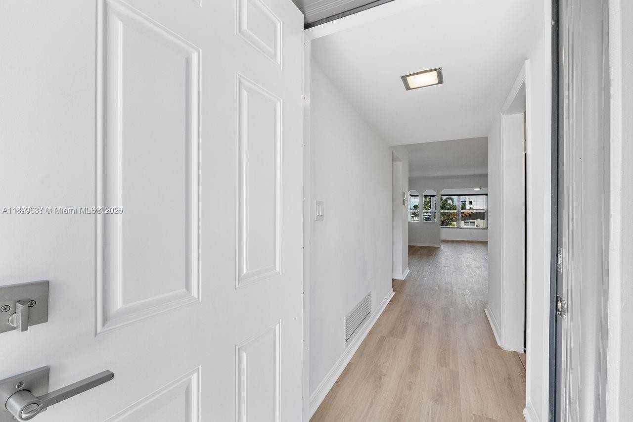 3111 Northeast 51st Street #3111202C - Photo 7 of 46