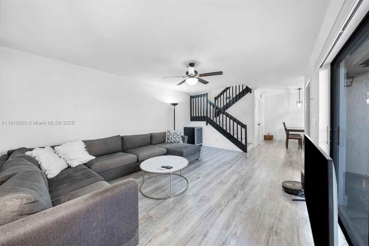 11913 Sw 11th Ct #11913 - Photo 6 of 35