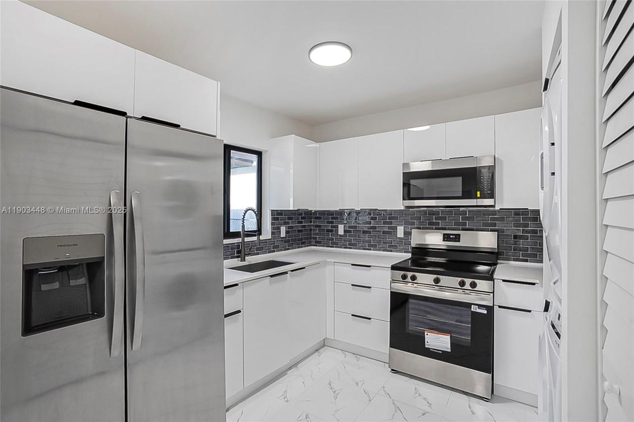 10362 Sw 180th St #10362-3 - Photo 2 of 17