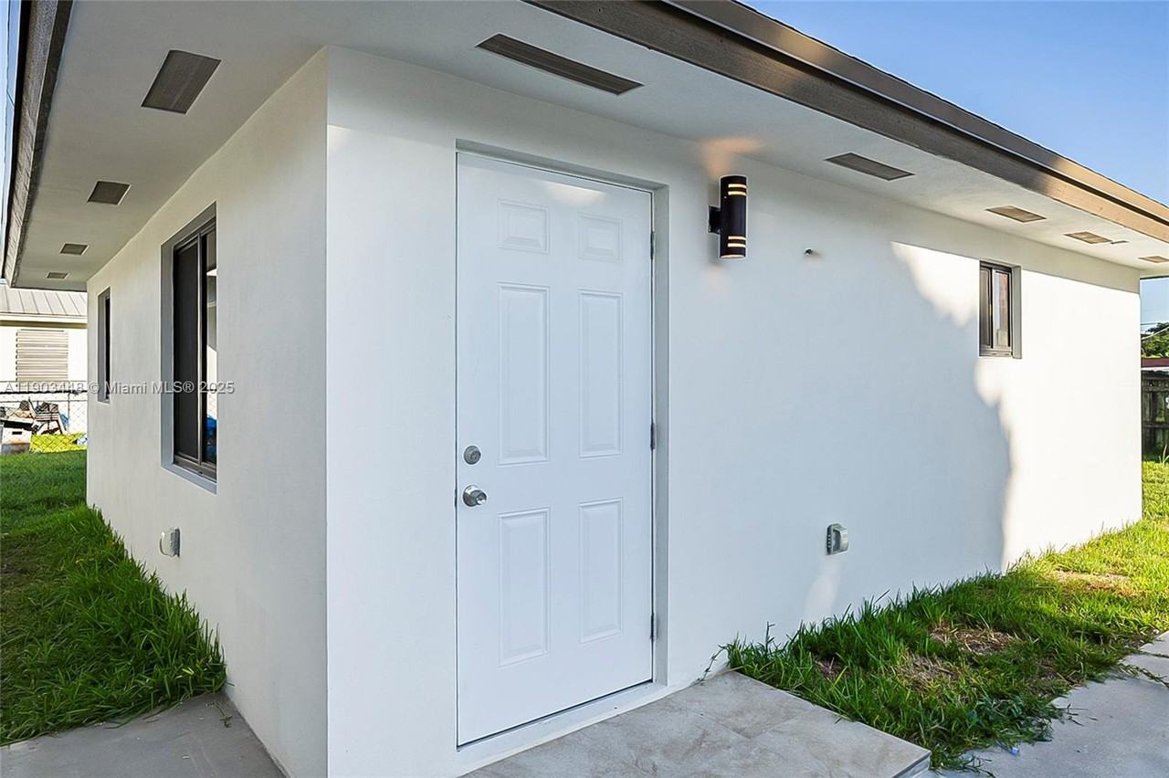 10362 Sw 180th St #10362-3 - Photo 3 of 17