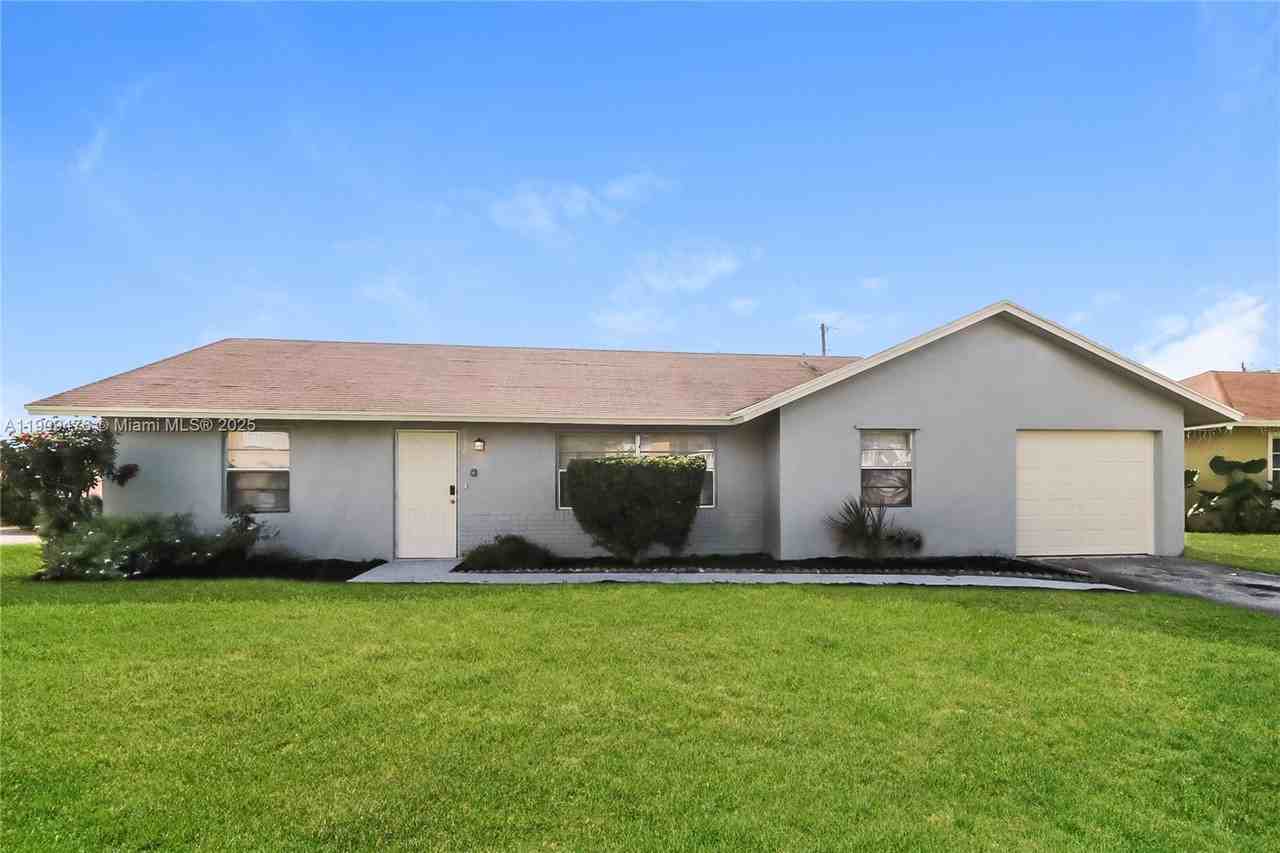 2152 Ne 1st Ct #2152 - Photo 3 of 15