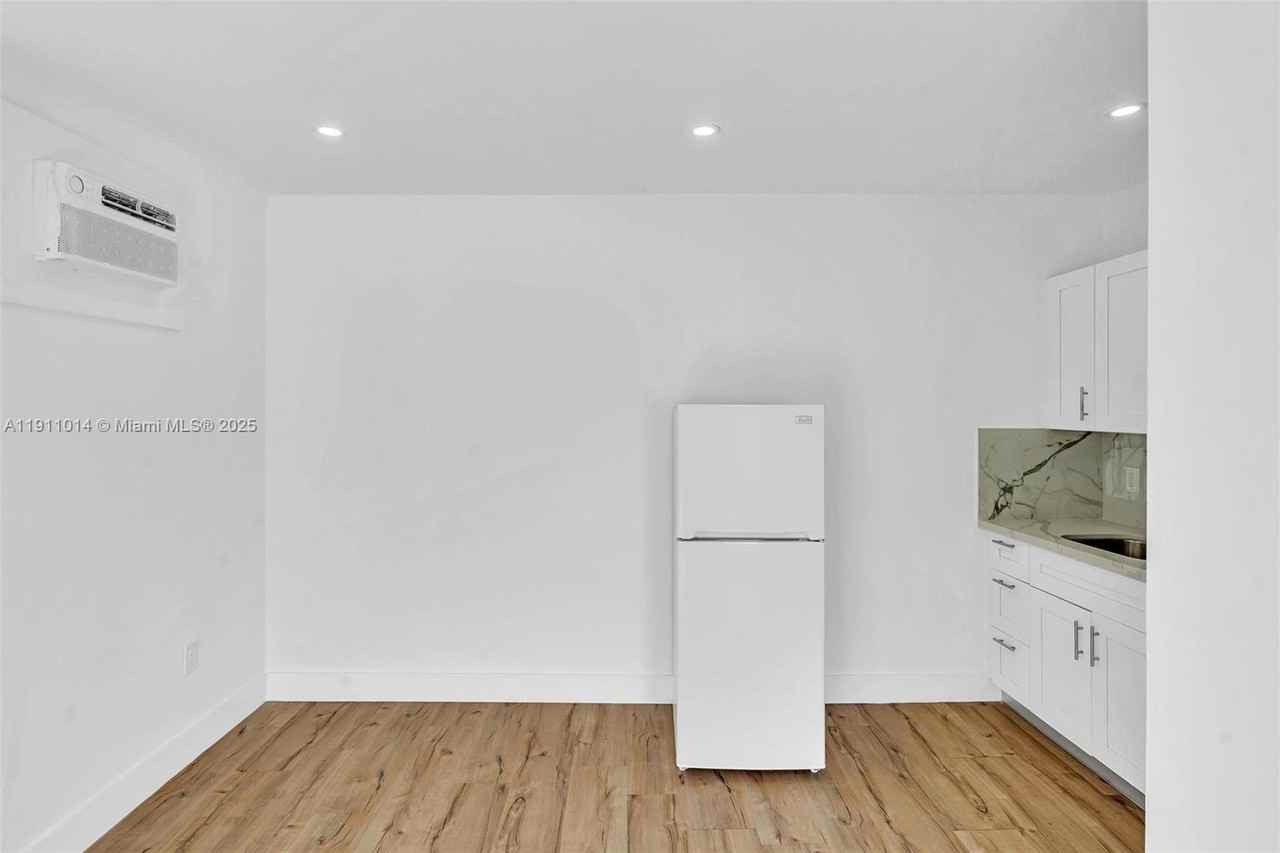 1623 Northwest 16th Terrace #1623-3 - Photo 3 of 6