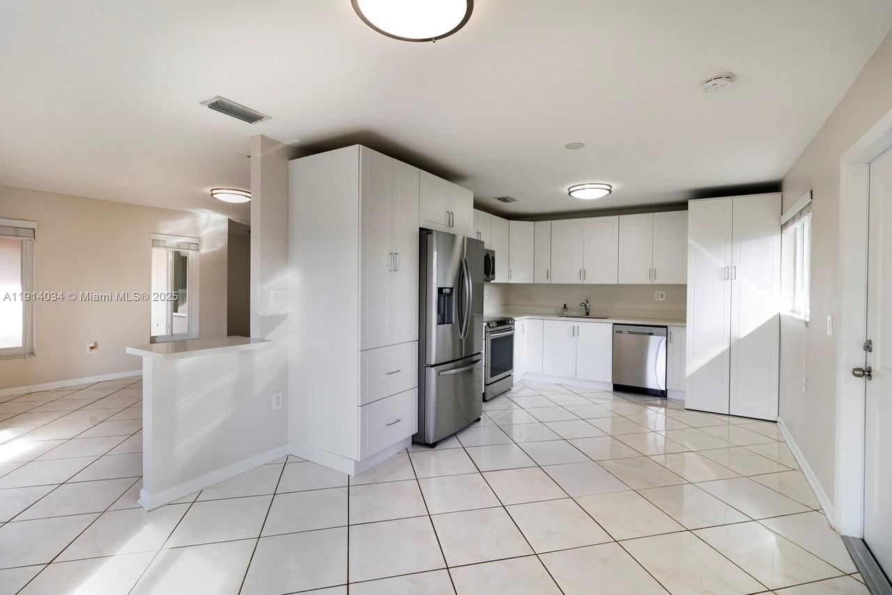 7875 Sw 12th St #7875 - Photo 2 of 28