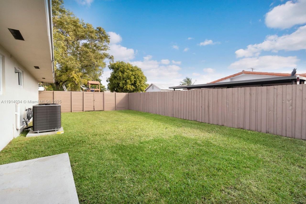 7875 Sw 12th St #7875 - Photo 6 of 28