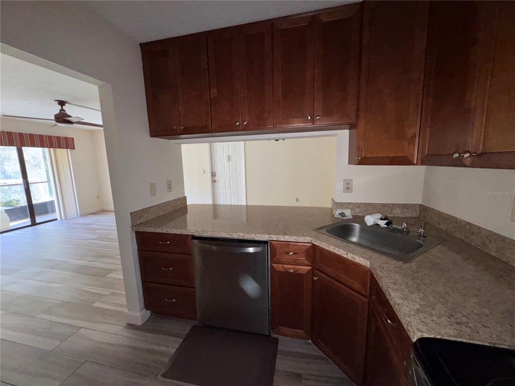 1372 Pine Ridge Cir E #1372F1 - Photo 3 of 21