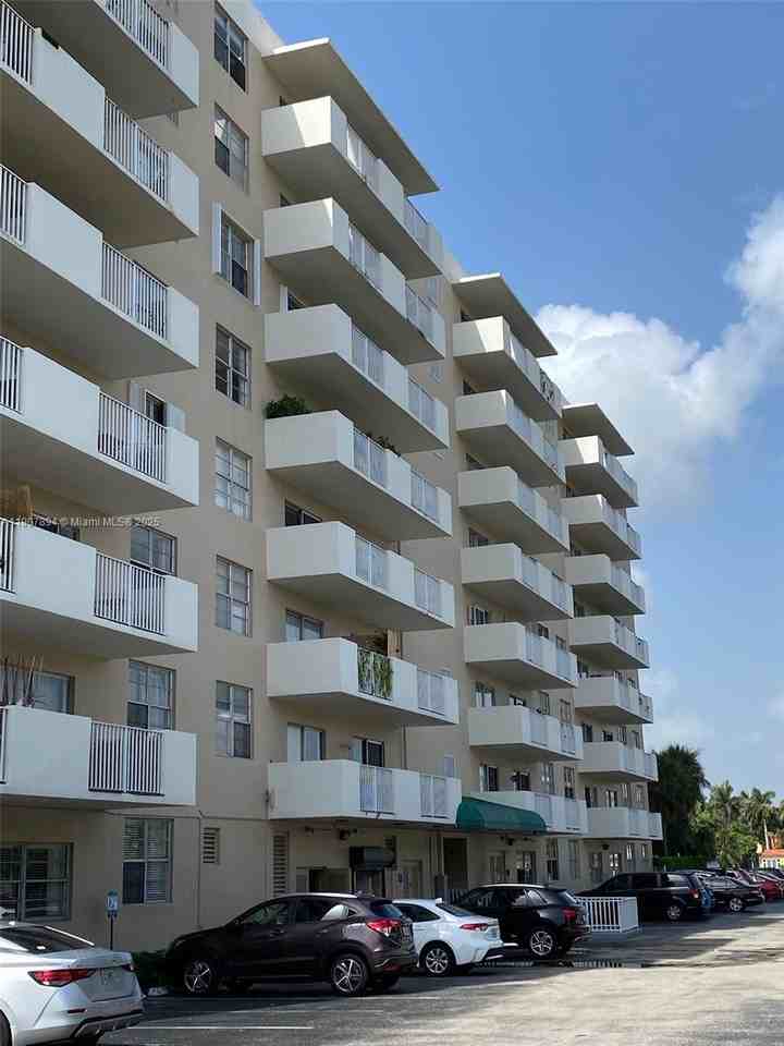 1455 North Treasure Drive #14553D - Photo 2 of 2