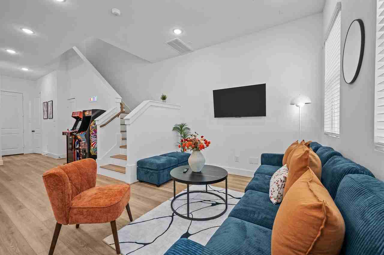 4201 Stassen St #4201 - Photo 4 of 32