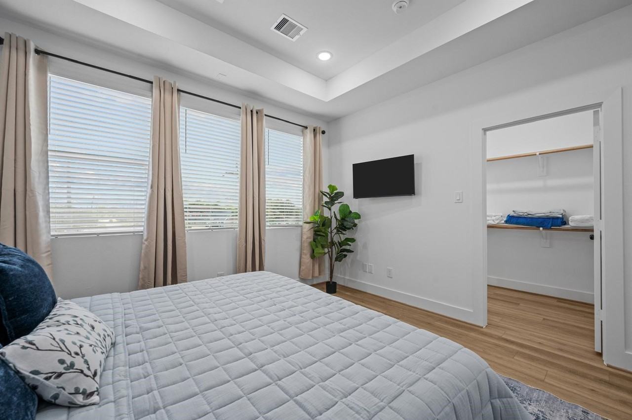 4201 Stassen St #4201 - Photo 5 of 32