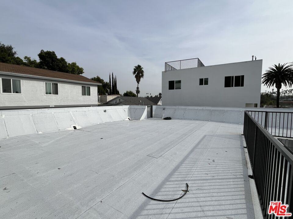 1339 S Hudson Ave #1339 - Photo 6 of 17