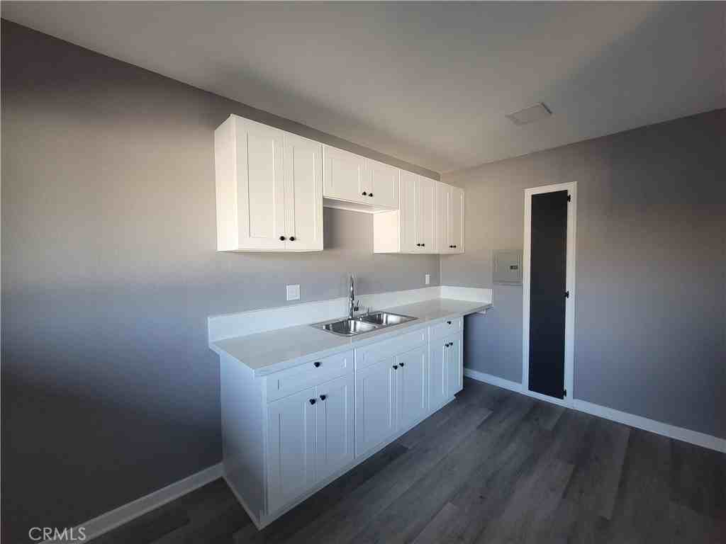 409 E Market St #409 - Photo 5 of 7