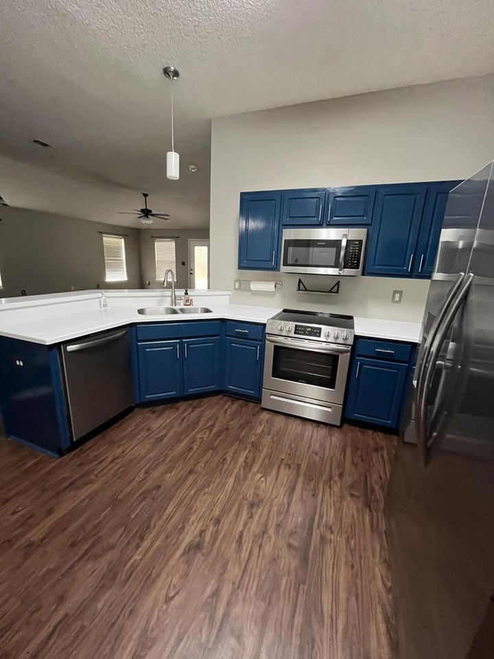 917 Lajolla Ln #917 - Photo 4 of 20