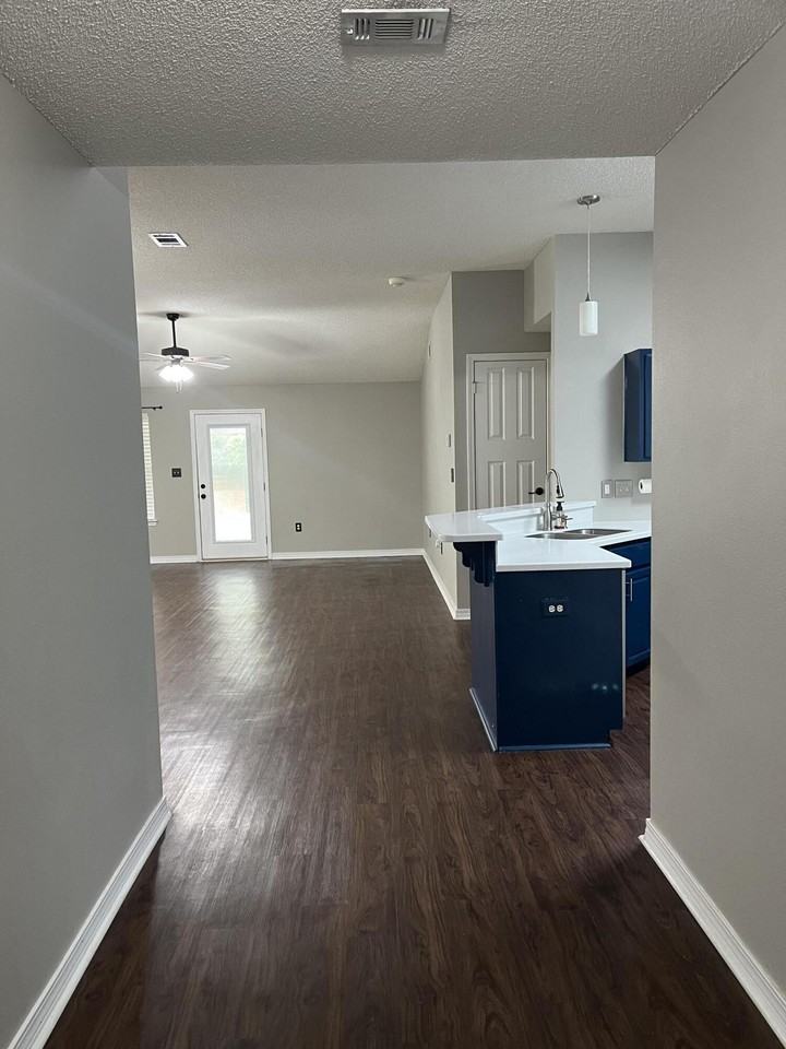 917 Lajolla Ln #917 - Photo 6 of 20