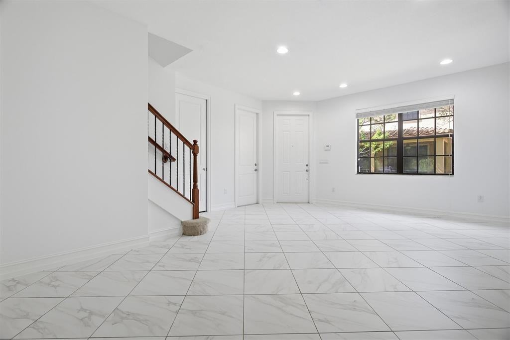 13023 Riverwalk Circle South - Photo 5 of 43