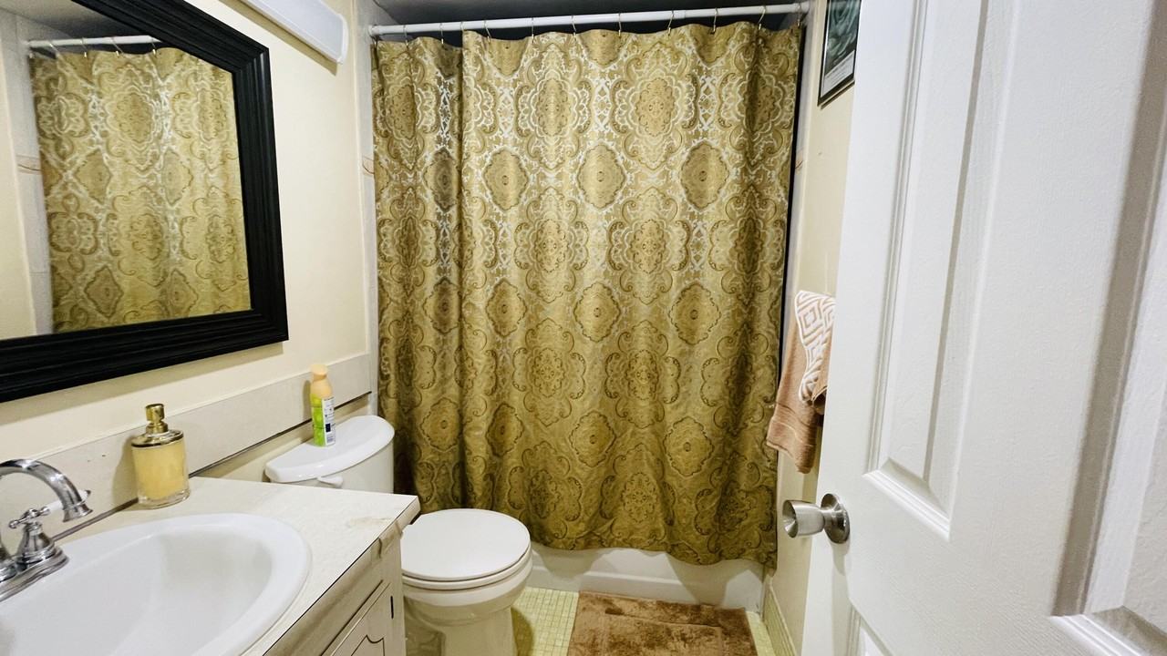 138 Borden Avenue #138 - Photo 3 of 8