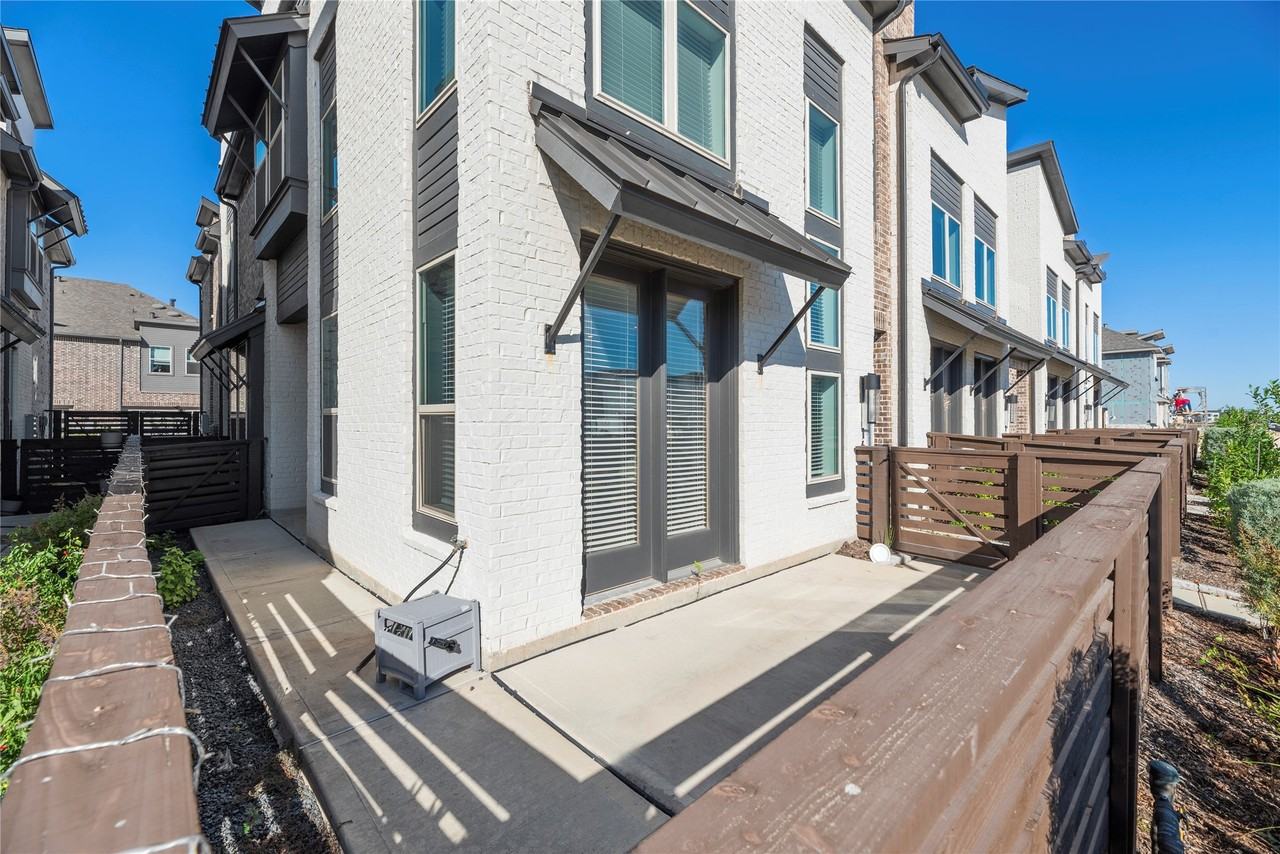 16647 Bristol Steel Lane #16647 - Photo 3 of 25