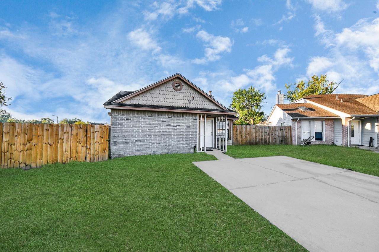 19919 Westcliffe Court #19919 - Photo 4 of 35