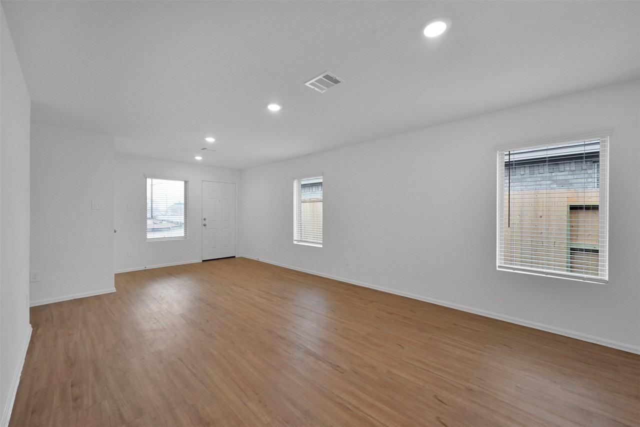 533 Brook Terrance Lane #533 - Photo 2 of 26