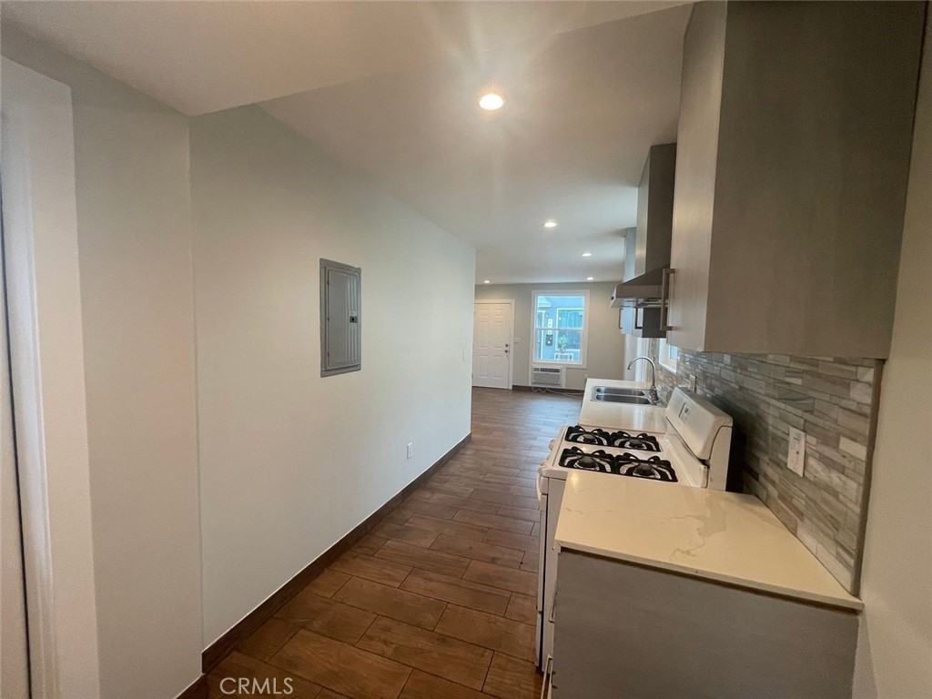 1413 East 53rd Street #1413 - Photo 3 of 11
