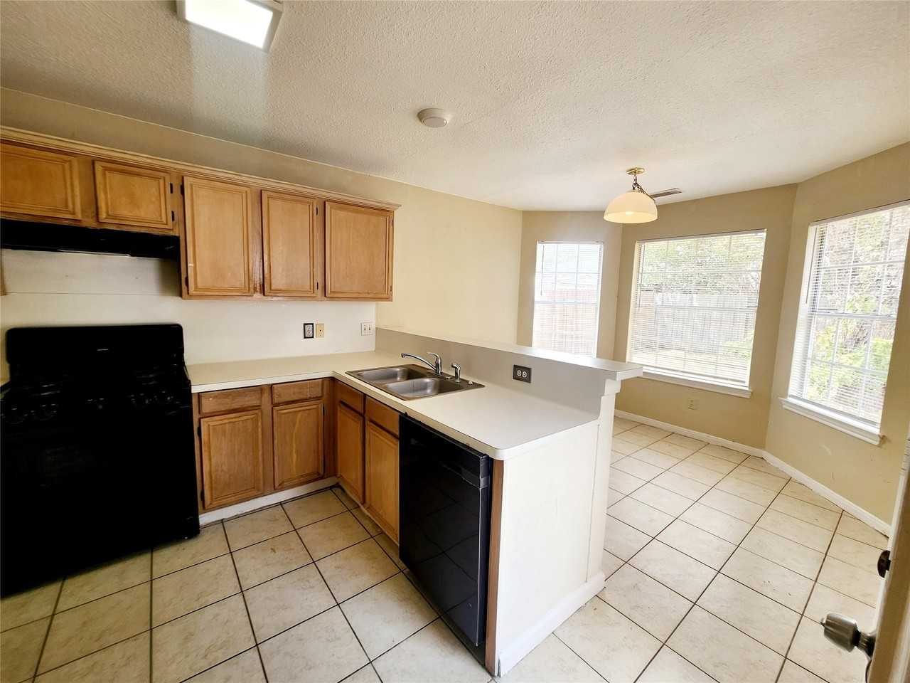 19722 Ridge Falls Ct #19722 - Photo 3 of 21