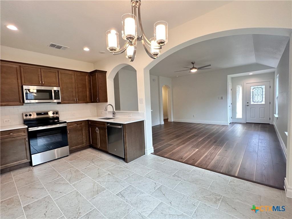 2017 Ridge View Dr #2017 - Photo 3 of 39