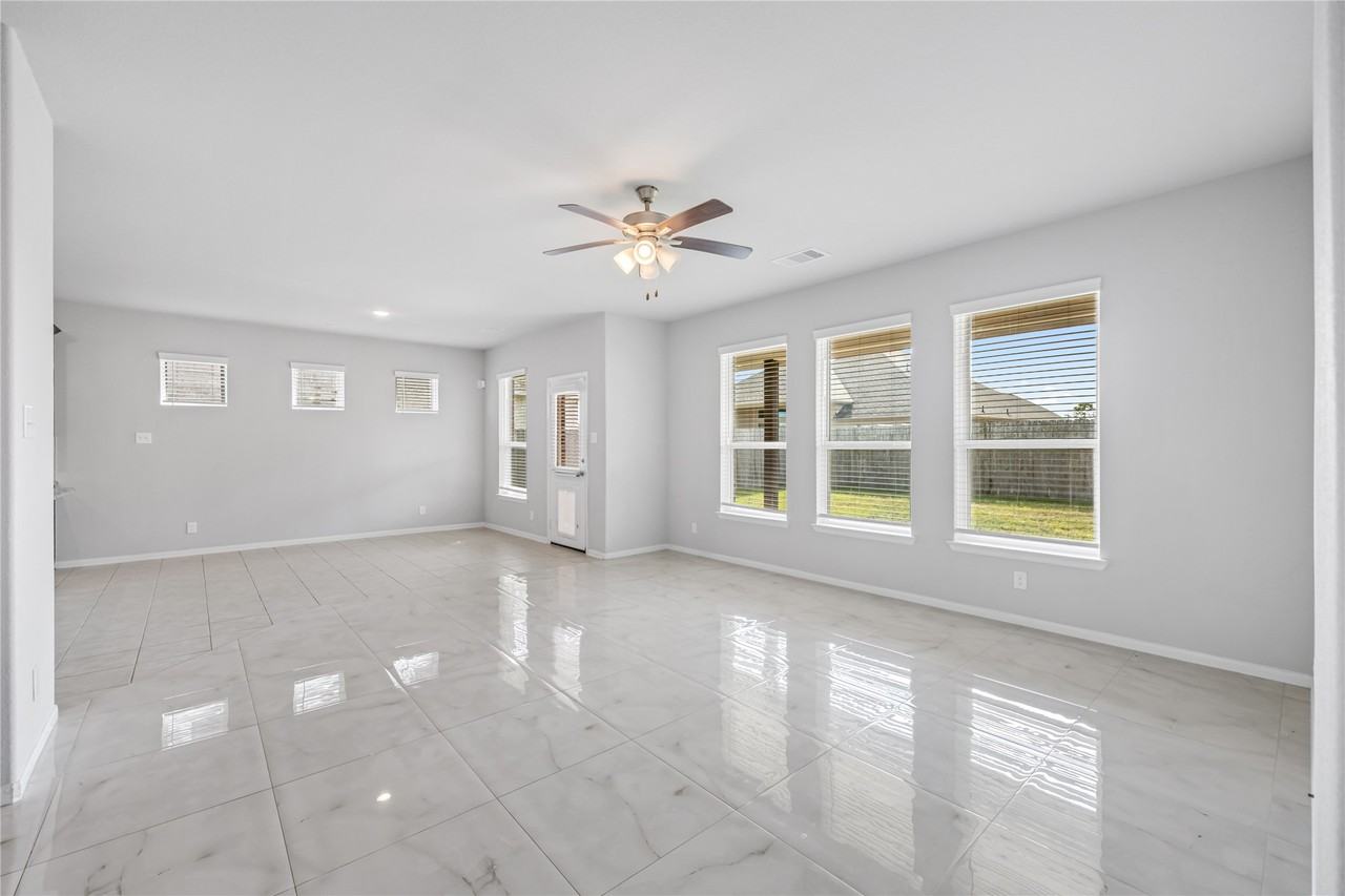 24407 Arbor Landing Ln #24407 - Photo 3 of 31