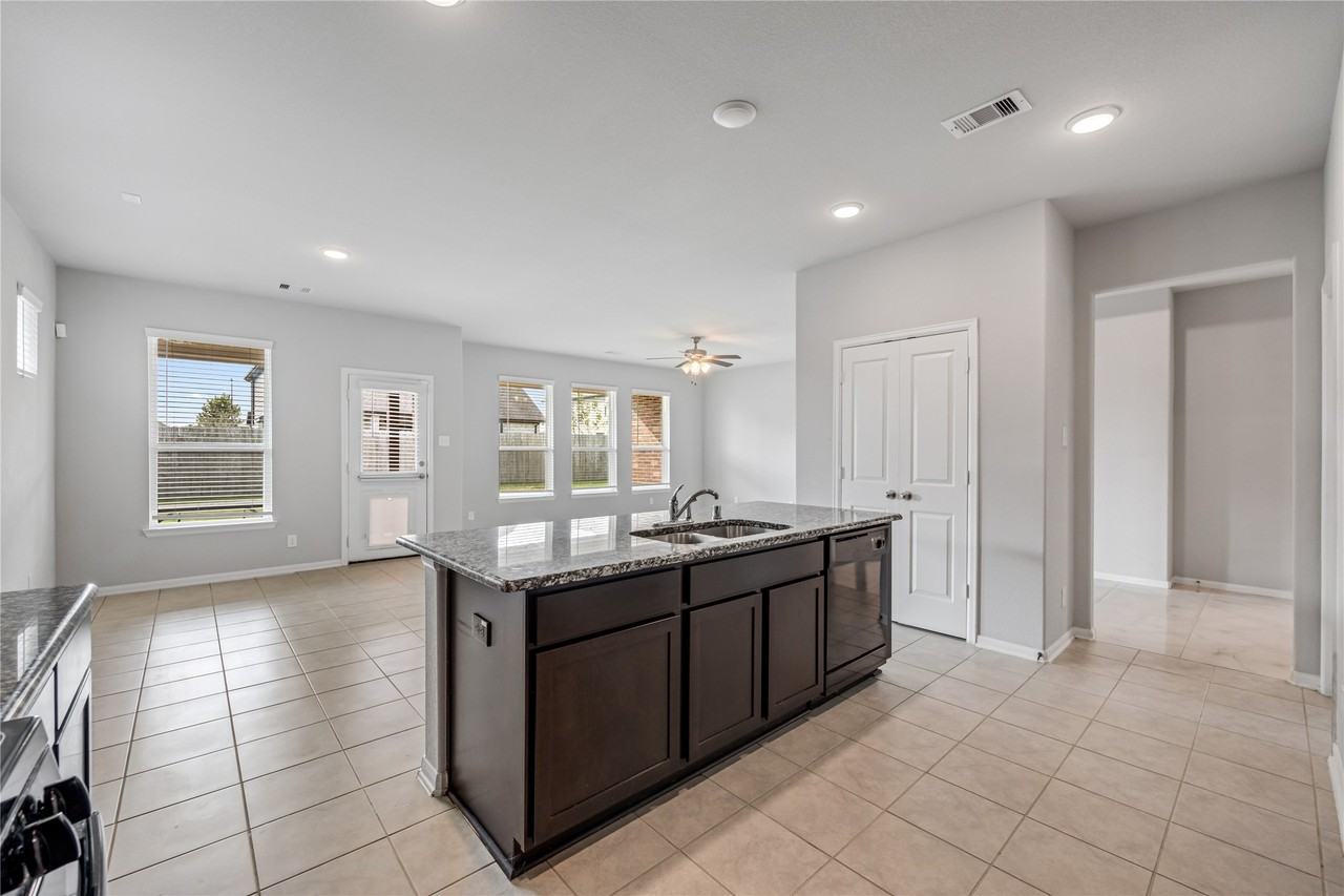 24407 Arbor Landing Ln #24407 - Photo 6 of 31