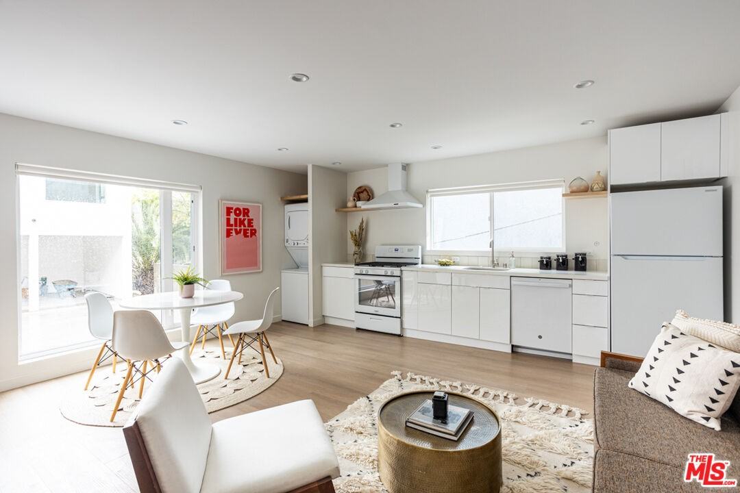 1948 1/2 Preston Ave #1948 - Photo 3 of 10