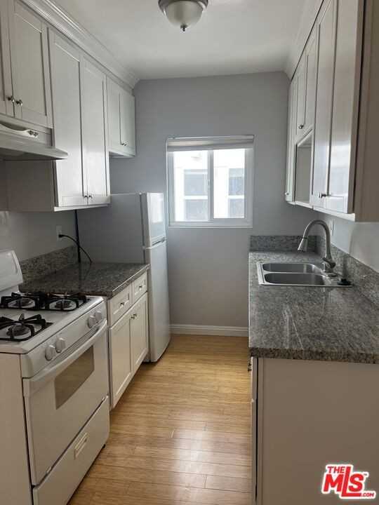 233 North Park View Street #233-3