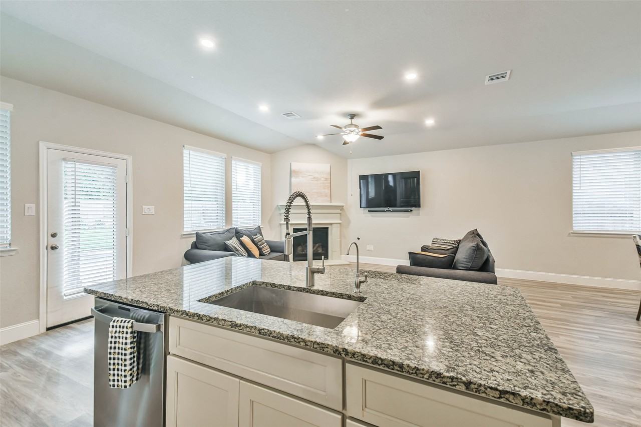 22095 Volante Drive #22095 - Photo 7 of 47