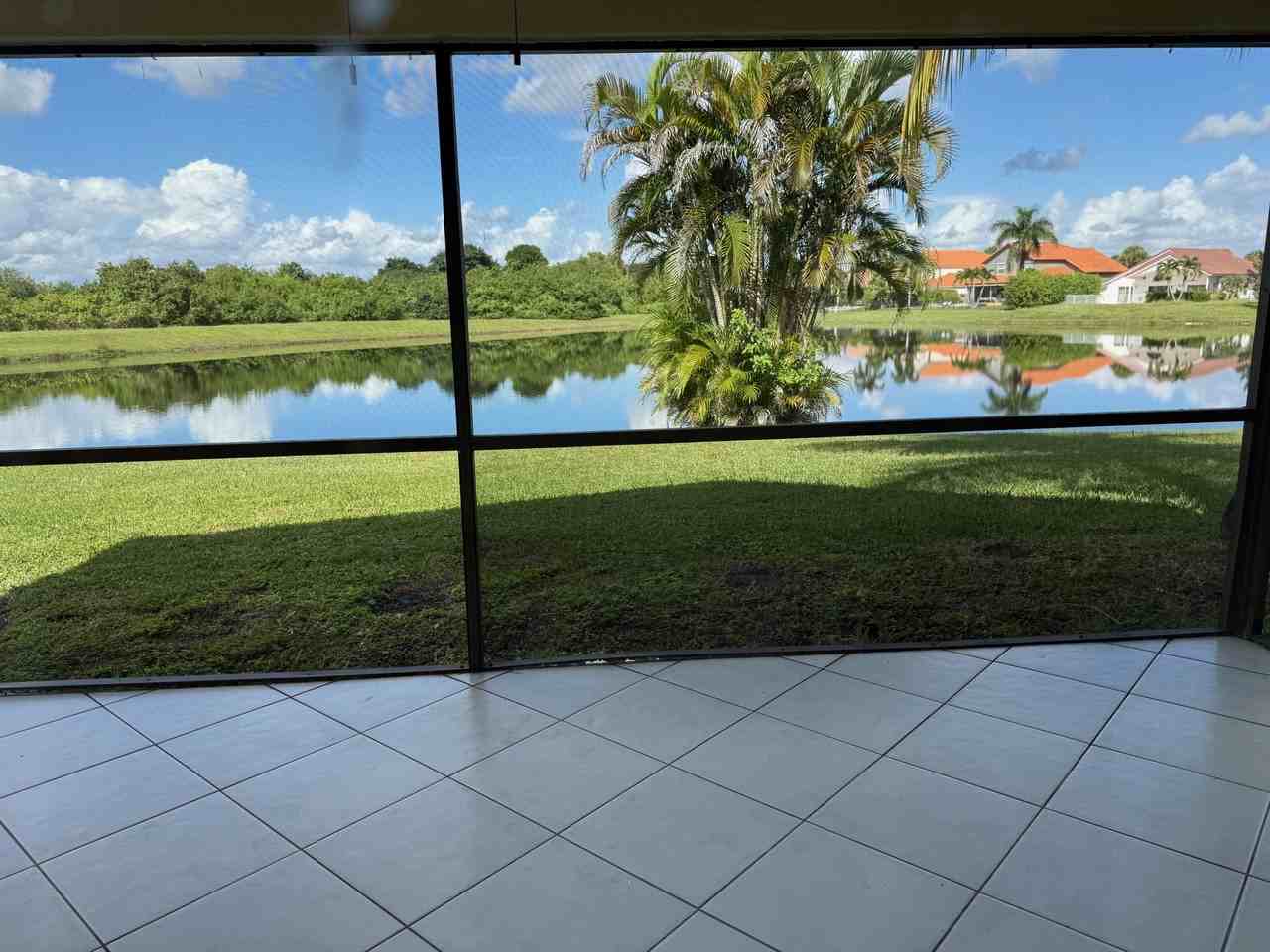 22492 Middletown Dr #22492 - Photo 2 of 37