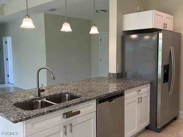 2508 20th St W #2508 - Photo 2 of 10