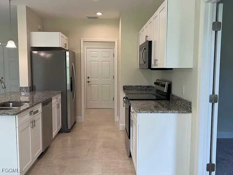 2508 20th St W #2508 - Photo 3 of 10