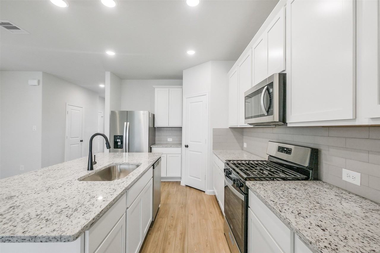 12931 California Palm Ct #12931 - Photo 5 of 25