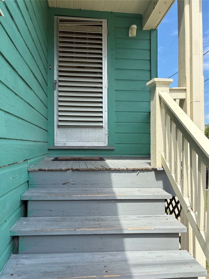 2011 33rd St #2011 - Photo 4 of 27