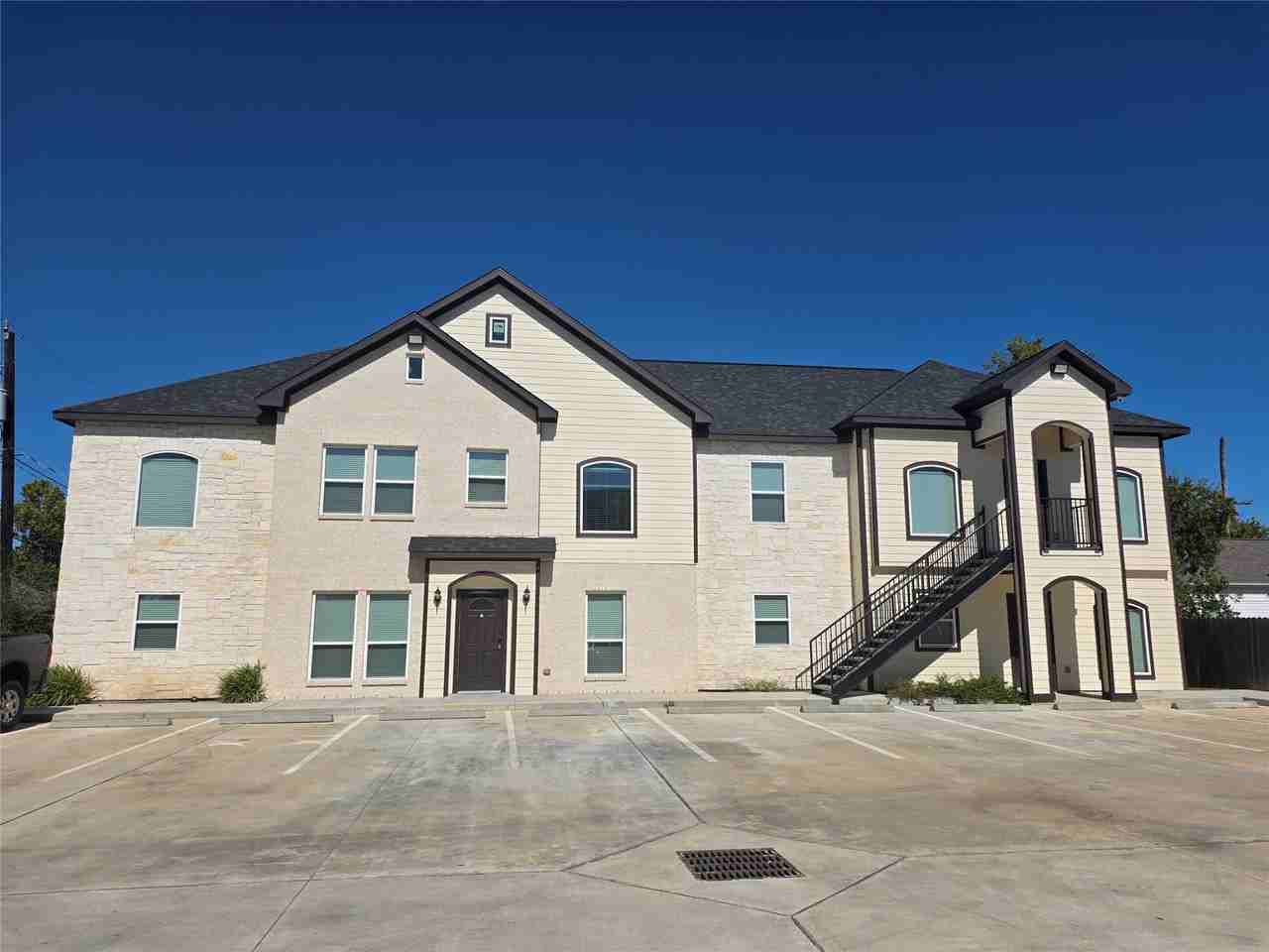 7823 Gladstone Street