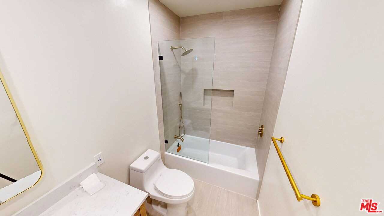 1305 Waterloo St #1305B - Photo 5 of 9