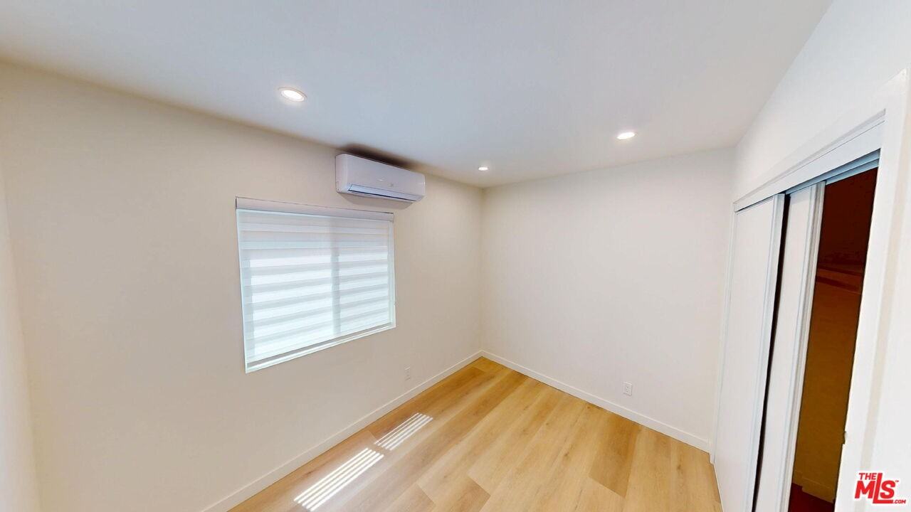 1305 Waterloo St #1305B - Photo 6 of 9