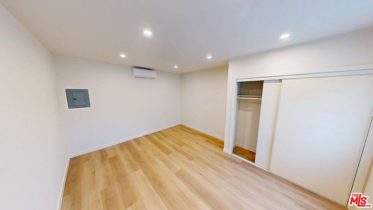 1305 Waterloo St #1305B - Photo 7 of 9