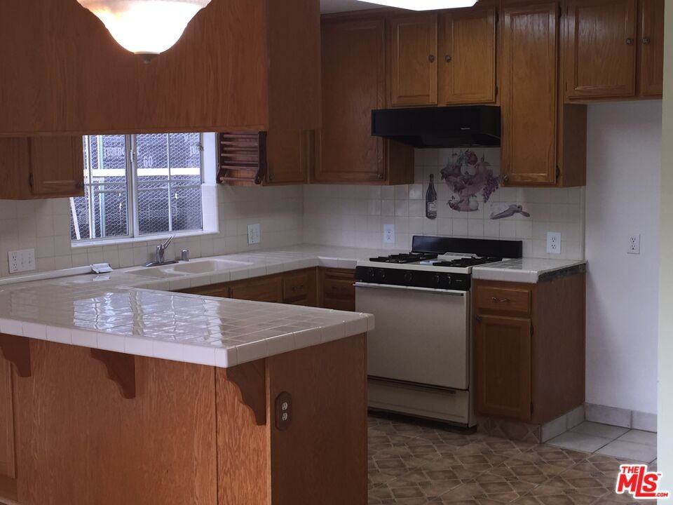 5822 Harold Way #5822D - Photo 7 of 11