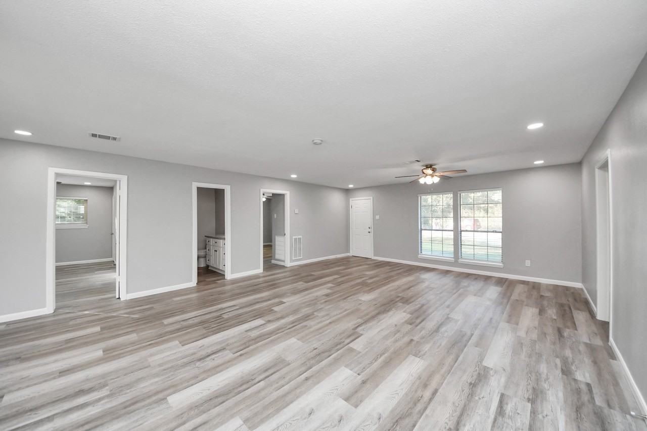 7922 Sheree St #7922 - Photo 5 of 28