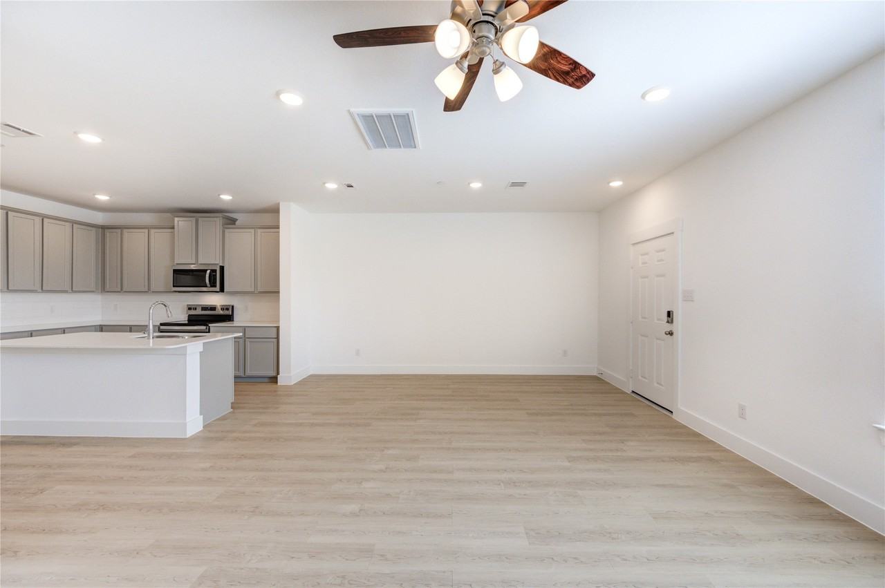 11910 Del Valle Avenue #11910 - Photo 3 of 26