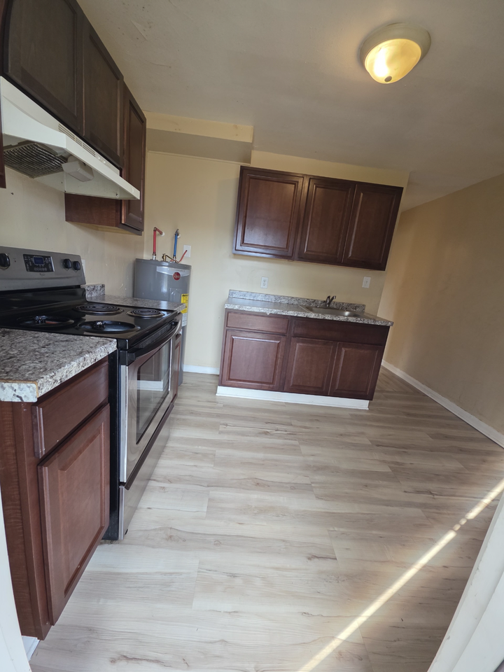 615 South St #B - Photo 6 of 13