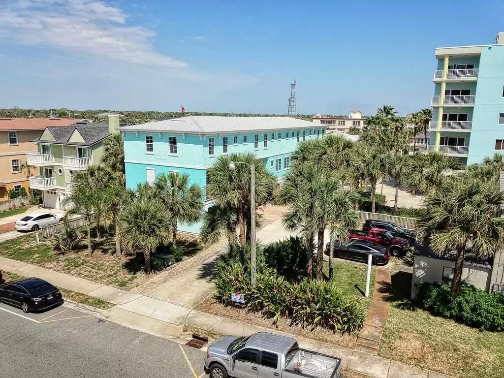 129 11th Ave N #C - Photo 2 of 35